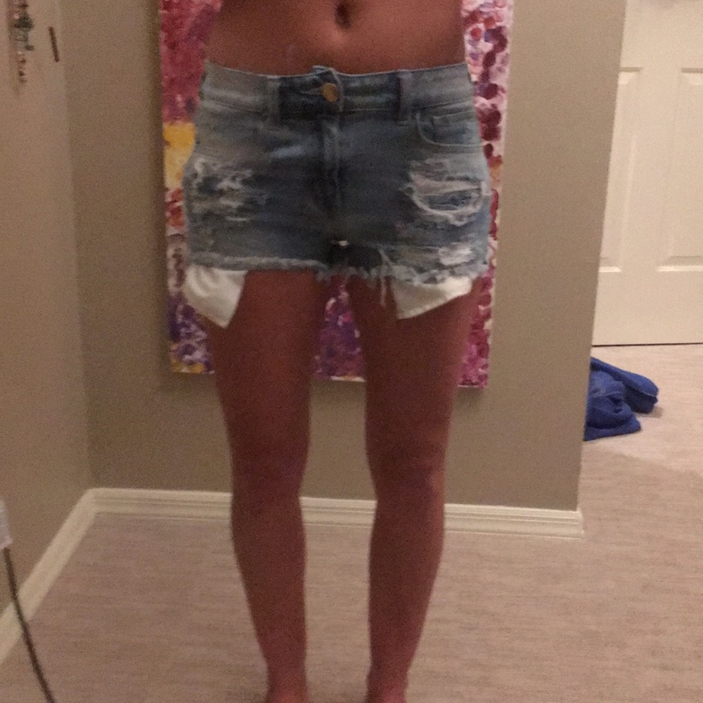 Distressed shorts - Picture 3 of 3